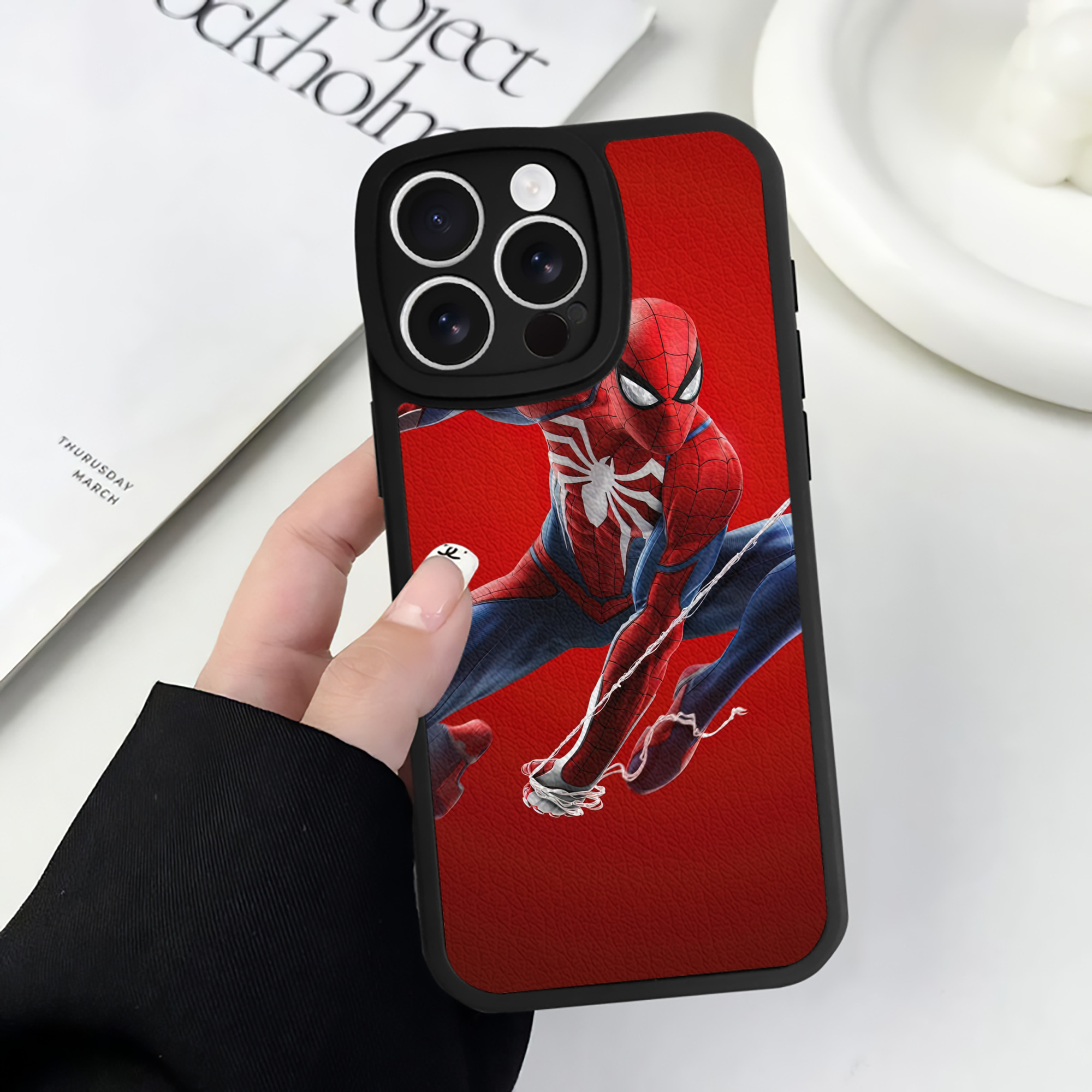 （画像用） Spider Man スパイダーマン 【iPhone 16シリーズ対応】シリコンスマホケース（レザー調） 材質：シリコン